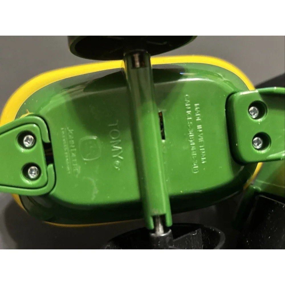Tomy John Deere Music Sounds Hayride Preschool Toy Tractor and 2 Trailers